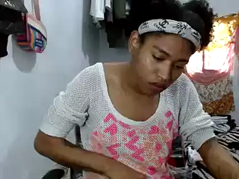 Snapshot of miriam775 chatting on 03/21/25, 04:40 miriam775 online show from 03/21/25, 04:40