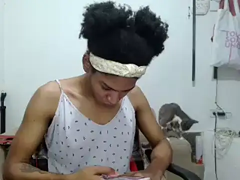 Snapshot of miriam775 chatting on 09/17/25, 11:34 miriam775 online show from 09/17/25, 11:34