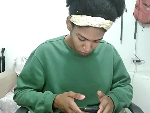 Snapshot of miriam775 chatting on 09/20/25, 11:22 miriam775 online show from 09/20/25, 11:22