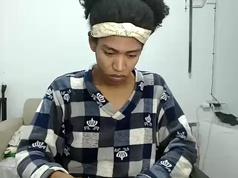 Snapshot of miriam775 chatting on 09/23/25, 10:40 miriam775 online show from 09/23/25, 10:40