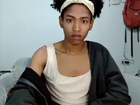 Snapshot of miriam775 chatting on 10/06/25, 08:39 miriam775 online show from 10/06/25, 08:39