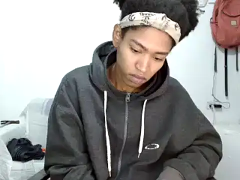 Snapshot of miriam775 chatting on 10/07/25, 11:40 miriam775 online show from 10/07/25, 11:40