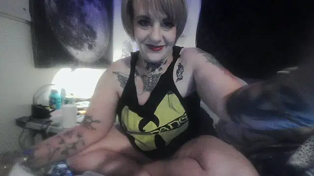 Snapshot of Hunniebunnie78 chatting on 06/27/26, 01:43 Hunniebunnie78 online show from 06/27/26, 01:43