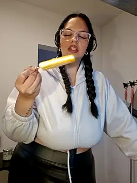 Jujuicy 97 online show from 10/29/25, 10:06