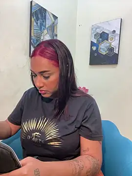 Snapshot of MaverickGray chatting on 02/13/25, 01:15 MaverickGray online show from 02/13/25, 01:15