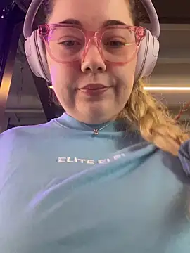 Snapshot of brooklynivy chatting on 10/11/25, 11:36 brooklynivy online show from 10/11/25, 11:36