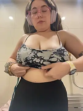 Snapshot of brooklynivy chatting on 11/18/25, 07:46 brooklynivy online show from 11/18/25, 07:46