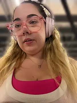 Snapshot of brooklynivy chatting on 04/15/26, 12:23 brooklynivy online show from 04/15/26, 12:23