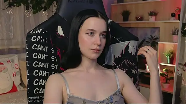 Snapshot of KiraLiLime chatting on 02/22/25, 03:47 KiraLiLime online show from 02/22/25, 03:47