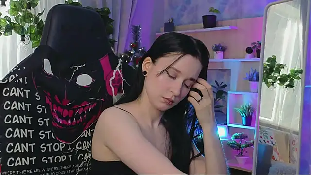 Snapshot of KiraLiLime chatting on 02/27/25, 12:34 KiraLiLime online show from 02/27/25, 12:34