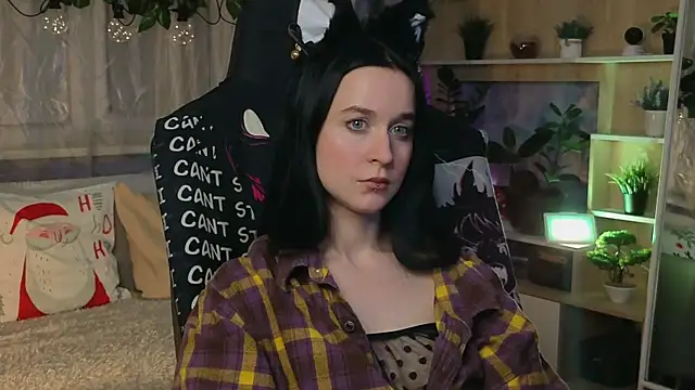 Snapshot of KiraLiLime chatting on 03/14/25, 10:05 KiraLiLime online show from 03/14/25, 10:05