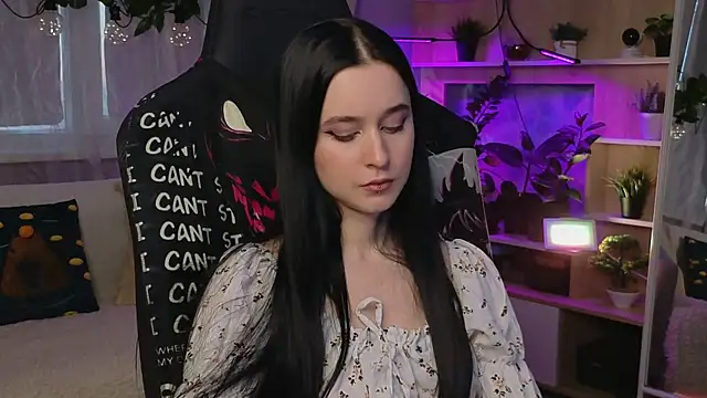 Snapshot of KiraLiLime chatting on 03/22/25, 03:31 KiraLiLime online show from 03/22/25, 03:31