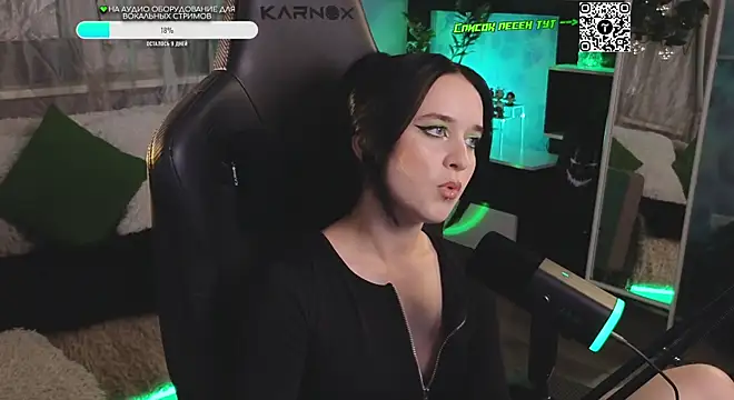 Snapshot of KiraLiLime chatting on 09/19/25, 09:48 KiraLiLime online show from 09/19/25, 09:48