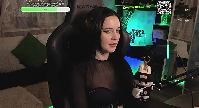 Snapshot of KiraLiLime chatting on 10/23/25, 07:34 KiraLiLime online show from 10/23/25, 07:34