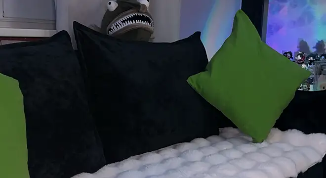 Snapshot of KiraLiLime chatting on 03/12/26, 07:20 KiraLiLime online show from 03/12/26, 07:20