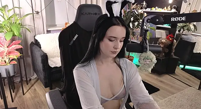 Snapshot of KiraLiLime chatting on 04/04/26, 07:22 KiraLiLime online show from 04/04/26, 07:22