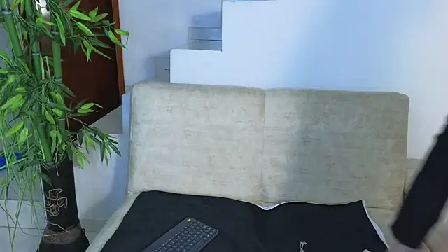 Lorenne Miller online show from 10/28/25, 03:54