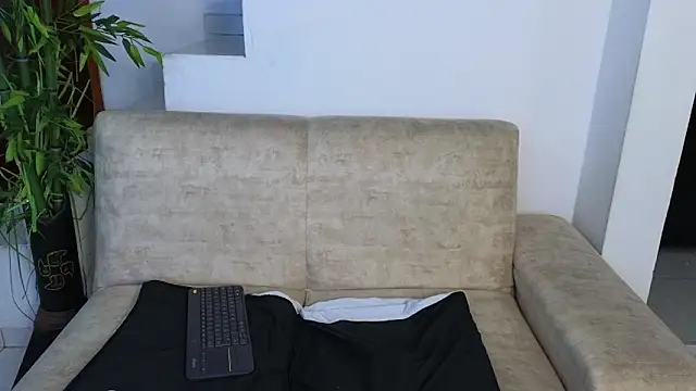 Snapshot of Lorenne_Miller chatting on 04/15/26, 04:52 Lorenne Miller online show from 04/15/26, 04:52