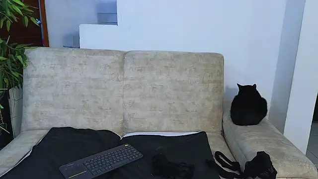 Snapshot of Lorenne_Miller chatting on 04/17/26, 03:09 Lorenne Miller online show from 04/17/26, 03:09