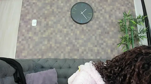 nataly velez online show from 11/16/25, 07:30