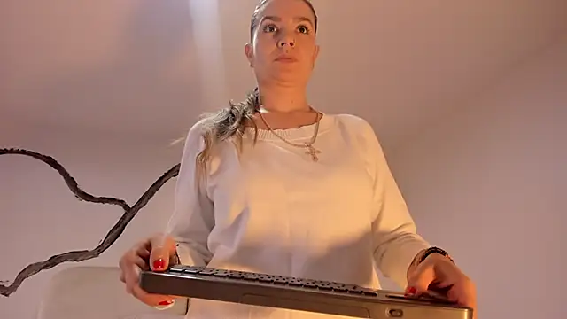 BridgetRodriguez online show from 01/31/25, 12:07