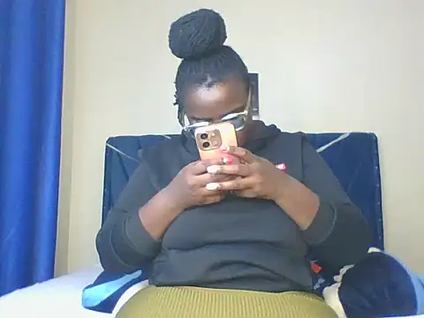 Snapshot of Montel_Montel_ chatting on 02/02/25, 03:43 Montel Montel online show from 02/02/25, 03:43