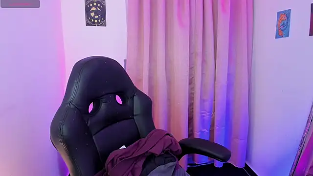 Snapshot of indra_cam chatting on 11/05/25, 03:50 indra cam online show from 11/05/25, 03:50