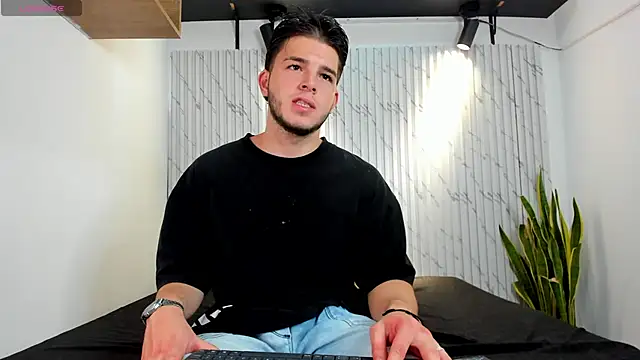 danielclarton1 online show from 12/15/24, 05:53