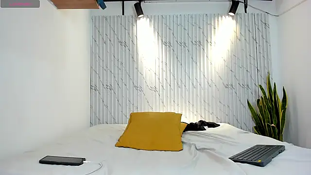 danielclarton1 online show from 12/18/24, 04:06