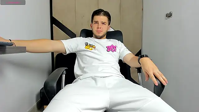 danielclarton1 online show from 02/01/25, 11:27