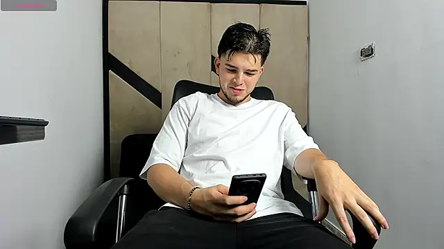 danielclarton1 online show from 02/04/25, 05:31