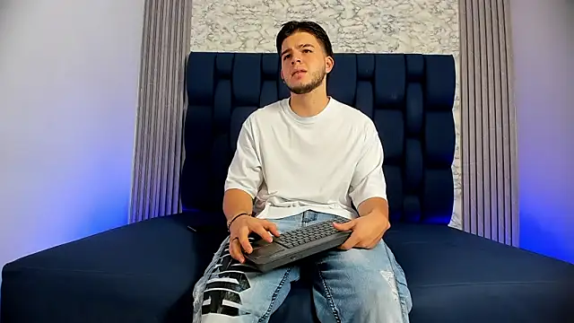 danielclarton1 online show from 02/13/25, 12:11