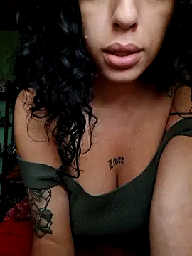 Snapshot of Sweet-diamondxxx chatting on 10/31/25, 11:44 Sweet-diamondxxx online show from 10/31/25, 11:44