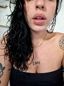 Snapshot of Sweet-diamondxxx chatting on 11/27/25, 05:15 Sweet-diamondxxx online show from 11/27/25, 05:15