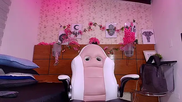 aisha sh online show from 09/11/25, 11:54