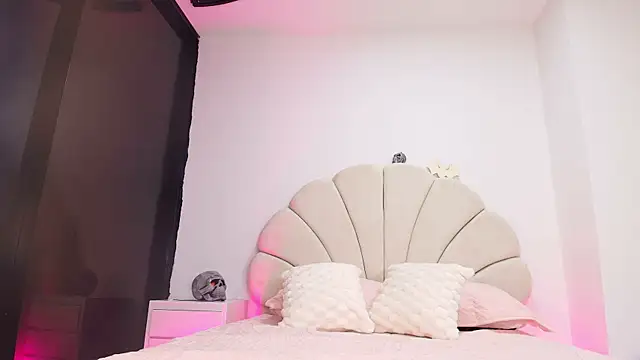 aisha sh online show from 10/28/25, 11:58