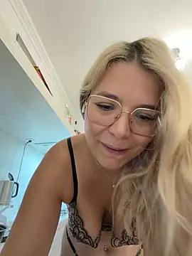 EmyLana online show from 10/18/25, 07:53