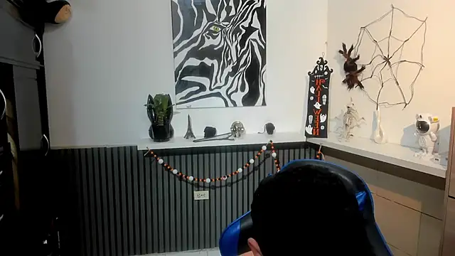 Snapshot of Daemon21 chatting on 11/08/25, 11:58 Daemon21 online show from 11/08/25, 11:58