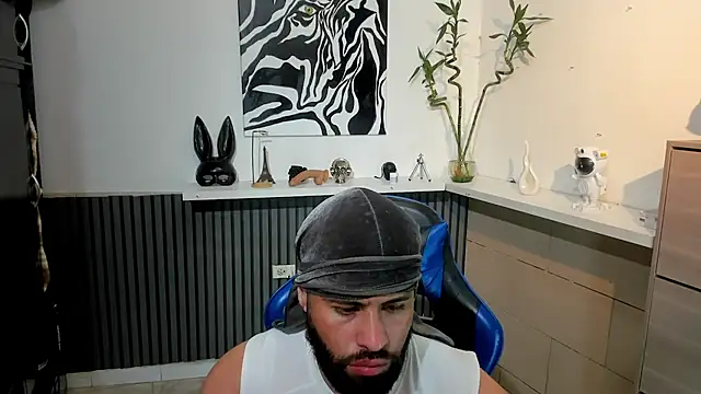 Snapshot of Daemon21 chatting on 11/11/25, 11:49 Daemon21 online show from 11/11/25, 11:49