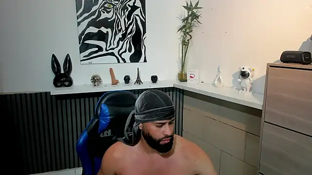 Snapshot of Daemon21 chatting on 12/04/25, 09:56 Daemon21 online show from 12/04/25, 09:56