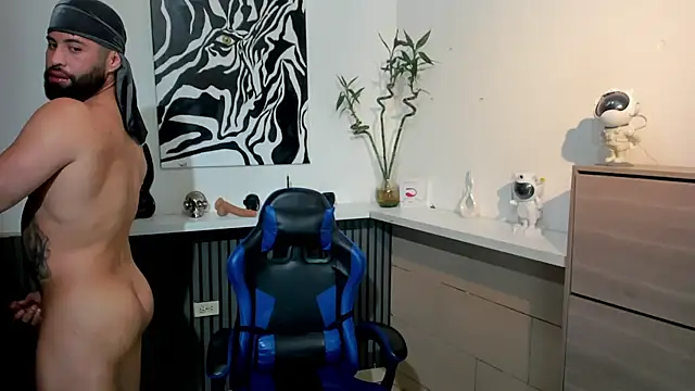 Snapshot of Daemon21 chatting on 12/13/25, 07:53 Daemon21 online show from 12/13/25, 07:53