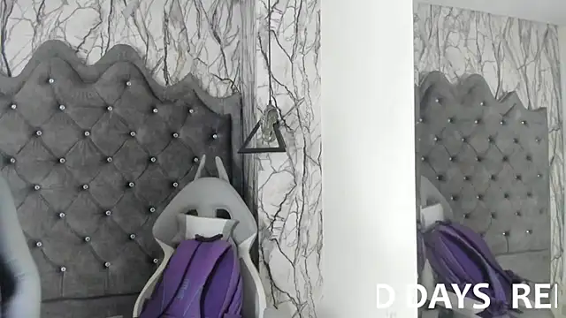 larissa01  online show from 02/01/25, 03:41