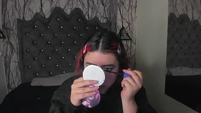 larissa01  online show from 03/04/25, 03:11