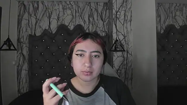 larissa01  online show from 03/06/25, 03:13