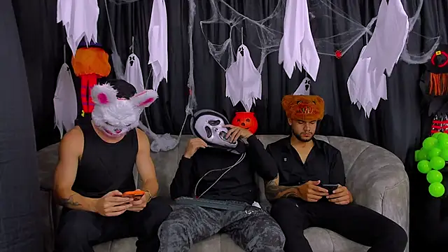 hot day online show from 10/31/25, 09:16