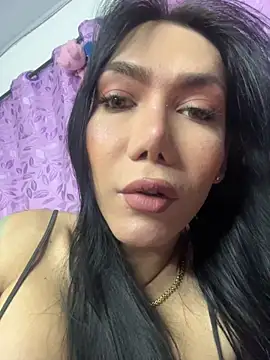 Snapshot of hellendollxxx chatting on 04/19/26, 09:39 hellendollxxx online show from 04/19/26, 09:39