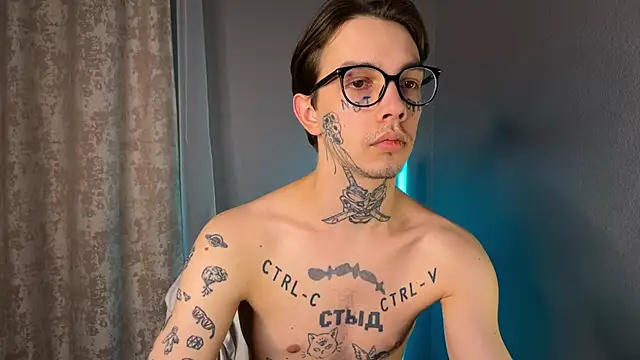 Snapshot of anahori__simon chatting on 01/21/25, 08:21 anahori simon online show from 01/21/25, 08:21