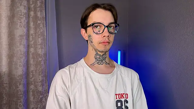 Snapshot of anahori__simon chatting on 01/22/25, 06:10 anahori simon online show from 01/22/25, 06:10