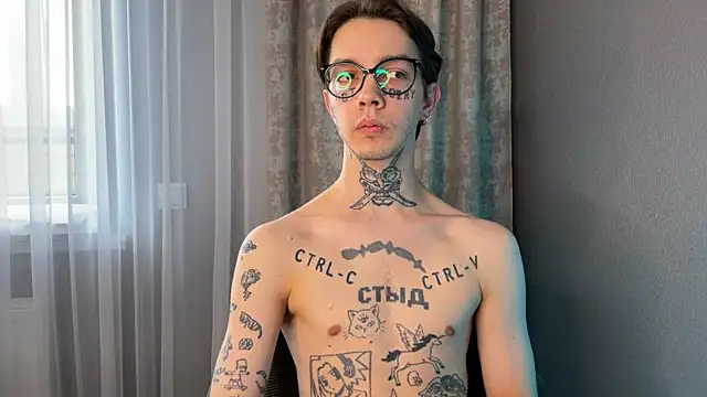 Snapshot of anahori__simon chatting on 02/08/25, 11:44 anahori simon online show from 02/08/25, 11:44