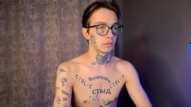 Snapshot of anahori__simon chatting on 02/11/25, 01:31 anahori simon online show from 02/11/25, 01:31